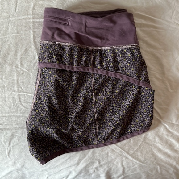 Lululemon speed short size 6 - Picture 2 of 4